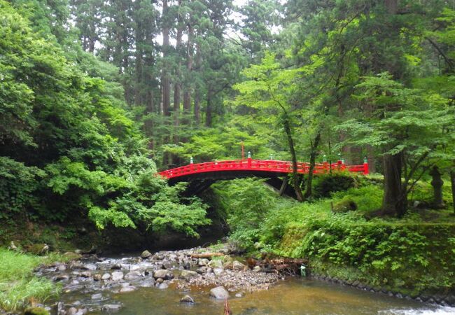 。昔、三山詣での際には必ず祓川の流れに身を沈めてから三山へ入った