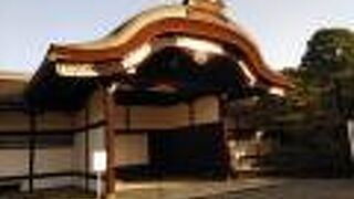 広い池を中心とした庭園がすばらしい仙洞御所 