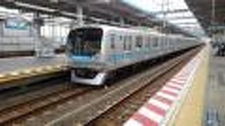 地上を駆け抜ける地下鉄