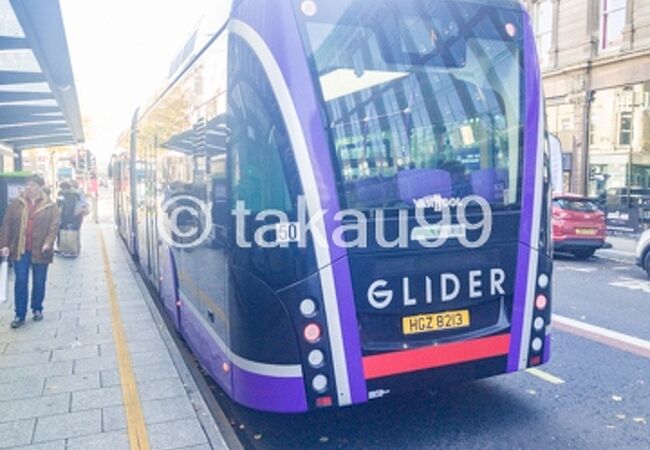 通常のバスとは別に、"Glider"というトラムっぽいバス高速輸送システムもあります。