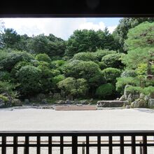 方丈から鶴亀の庭園