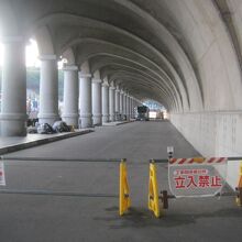 工事区間の立入禁止箇所を東側から望むとこんな感じです