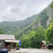 「滝ミンタラ」層雲峡流星・銀河の滝　休憩舎