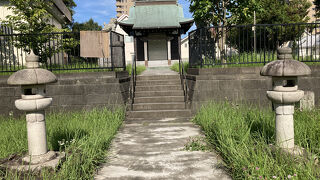 小さなお社です