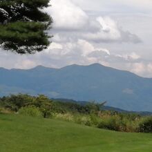 それぞれのホールから周辺の山々が見えます。あれは赤城連山かな