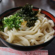 温玉うどん。中々おいしかった