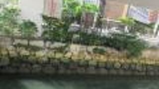 ゆいレール下の