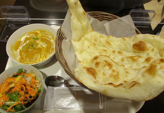 大きなナンにびっくり