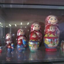 マトリョーシカさんも悲し気なお顔に見えてしまう…。