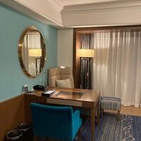 ライティングデスク。