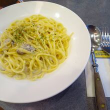 キノコのクリームパスタ