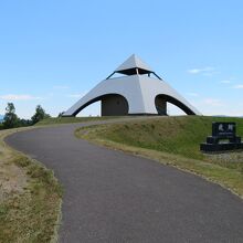 ピラミット型の展望台