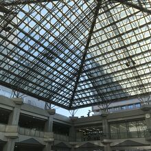 こんな大きな吹き抜けがあります