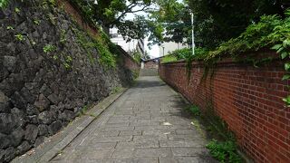 異国情緒ある街。周辺には洋館だけではなく、学校も多いです。