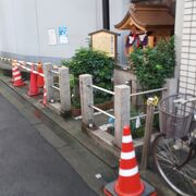 ごて地蔵のお堂前の小路