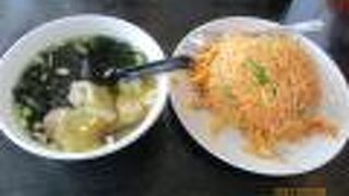 ボリュームある街の大衆中華食堂。