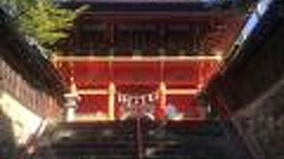 急な石段と美しい社殿の松平家ゆかりの神社