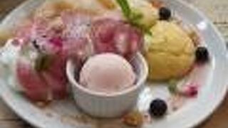 周辺は混んでいるが、意外にストレートに入店できることも