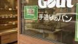 人気のベーカリーの気配