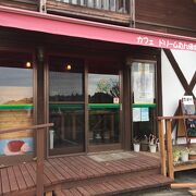 山小屋風の店舗