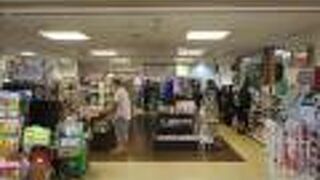 １階にファミリーマートがありました