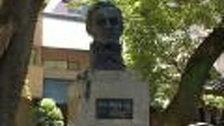 なかなかハンサムなお顔立ち