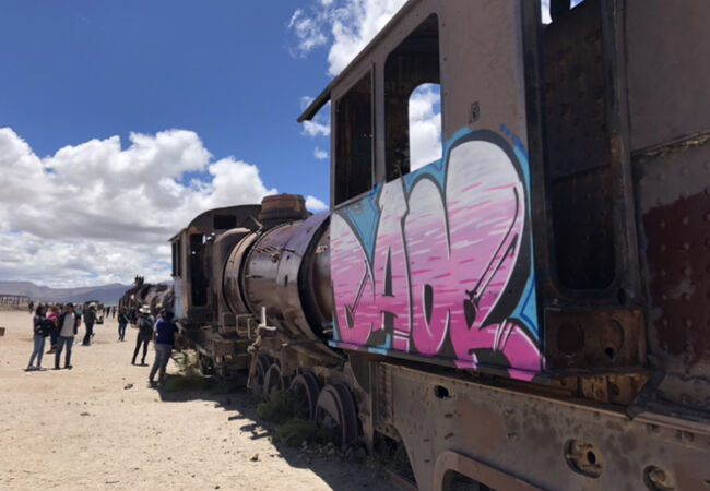 電車の旅ポーチ 墓地｜ウサギがいる｜CUNE ONLINE STORE