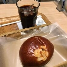 イートインスペースで。