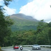 迫力ある雄大な浅間山を望むことができます