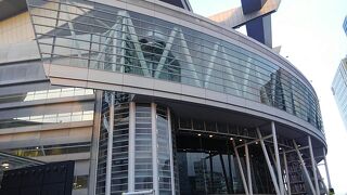 駅から直結で行けます