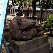 牛天神北野神社の境内にあります。