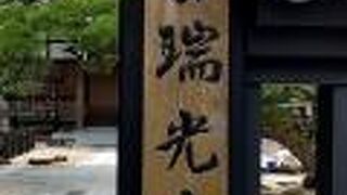 かなり敷地の広い寺院です。