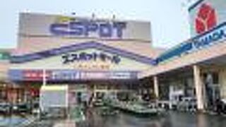 国道沿いで買い出しも便利。テイクアウトのお寿司のネタが大きくてよかった。