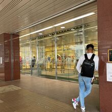 緊急事態宣言下でも入場制限なく入店出来ました。