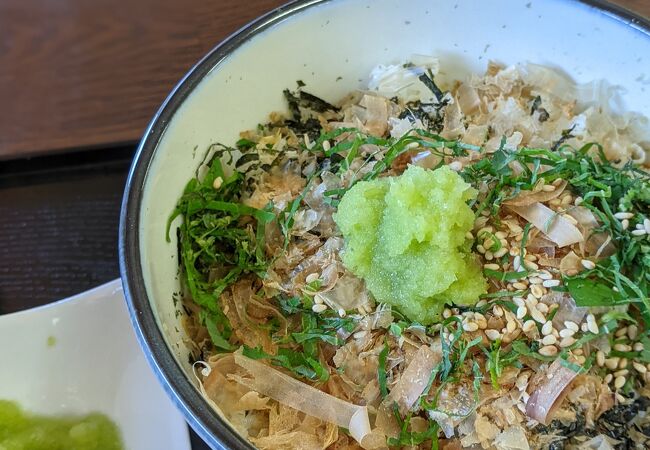 コシのある蕎麦とわさび丼