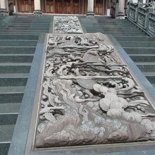 総泉寺本堂前石段の彫刻