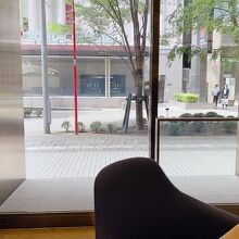 店内から外の眺め