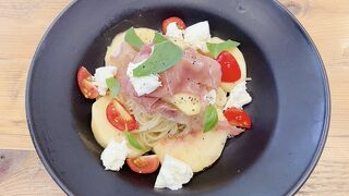 白桃のカプレーゼ風のパスタは、夏にぴったり！