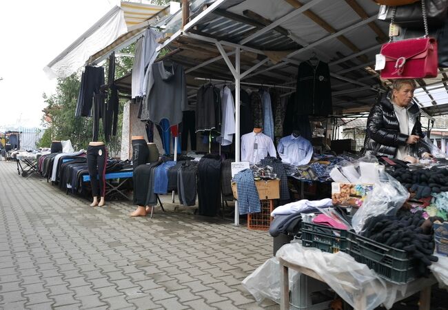 ヤヴォルの町はドレスデンとブレスラウ間やレグニツァ-プラハ間の交易路にあり、それ故に栄えたらしいから、この市場も相当な歴史があるのだろう