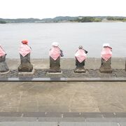 満潮になると海水に浸かるお地蔵様