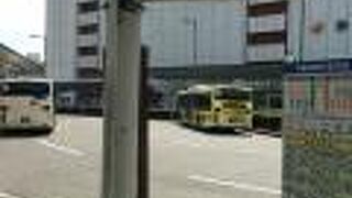 静岡駅前にバス案内所あり