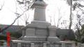 初代は明治42年、現在の2代目は昭和29年に建立