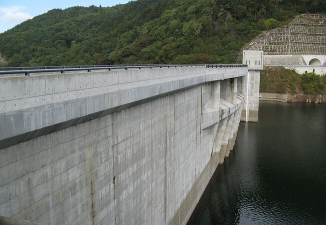 丹生川ダム (五味原湖)