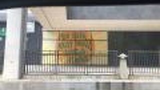 外のウォールアートでインスタ映え!