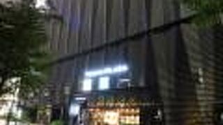 数寄屋橋公園と東急プラザの間を通る道