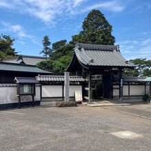 お寺の門前