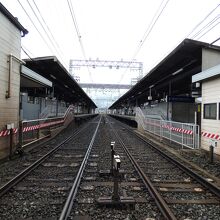 墨染駅ホームと線路