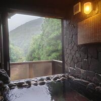 部屋温泉の様子。半露天気分で何度も温泉を満喫。