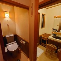 部屋トイレ＆洗面の様子。