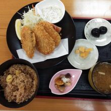 「季節の定食」700円です。